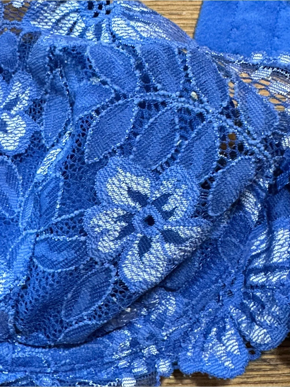 Victoria's Secret Royal Blue Floral Lace Underwire Bra sz 38C